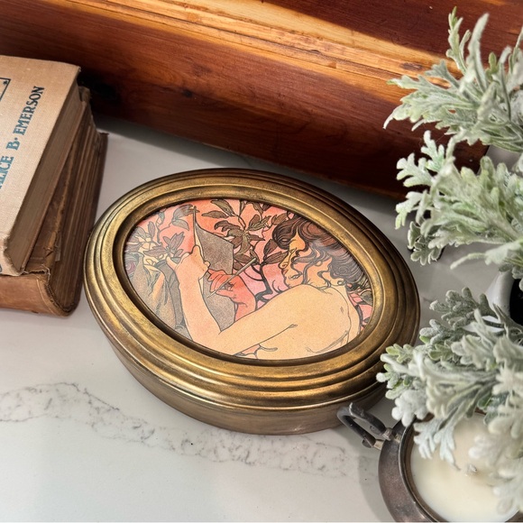 Music box with Alphonse Mucha art. buffed antique gold finish - Picture 8 of 14